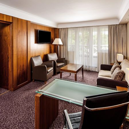 Crowne Plaza Reading Hotel Exterior photo