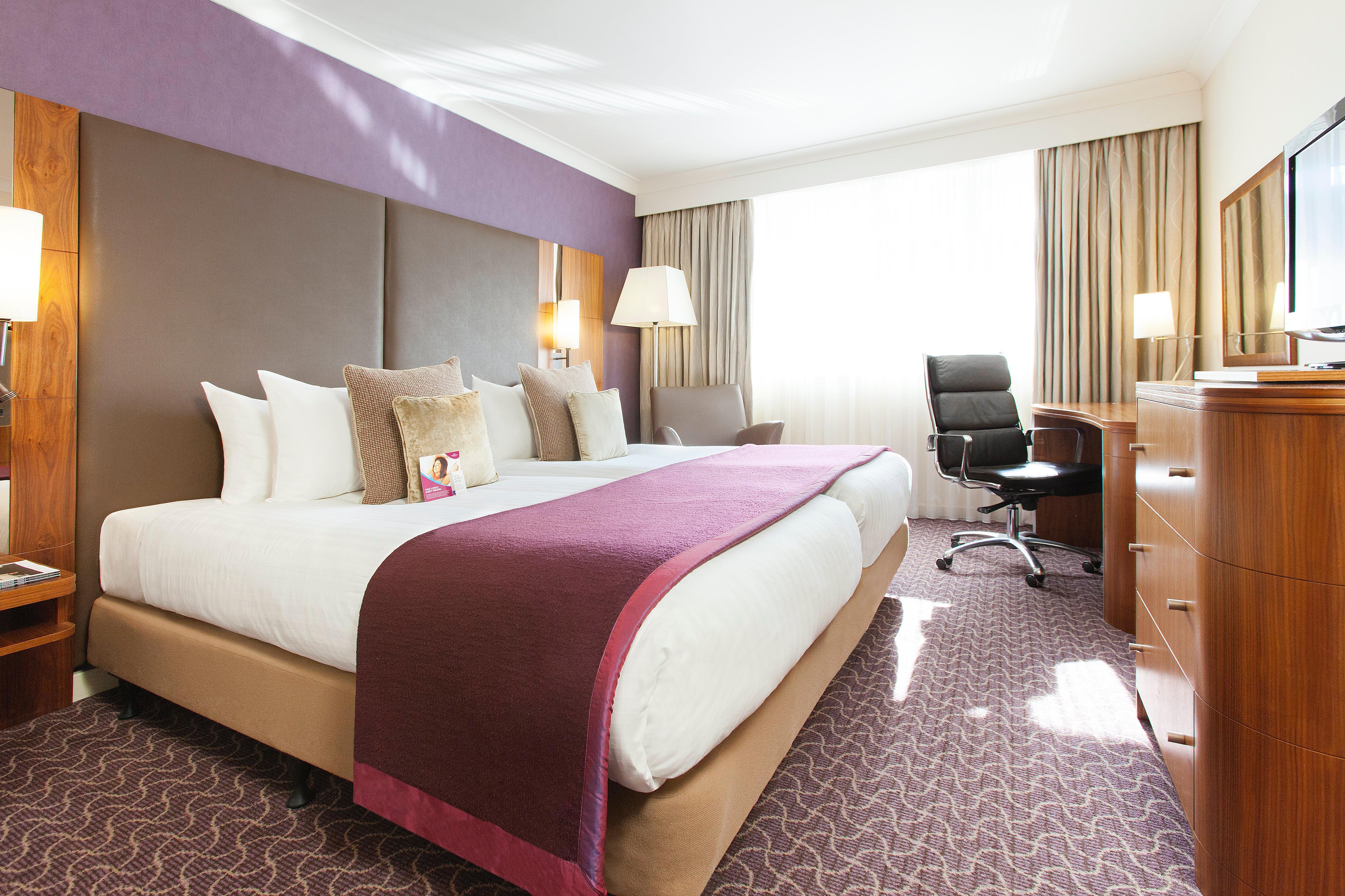 Crowne Plaza Reading Hotel Exterior photo