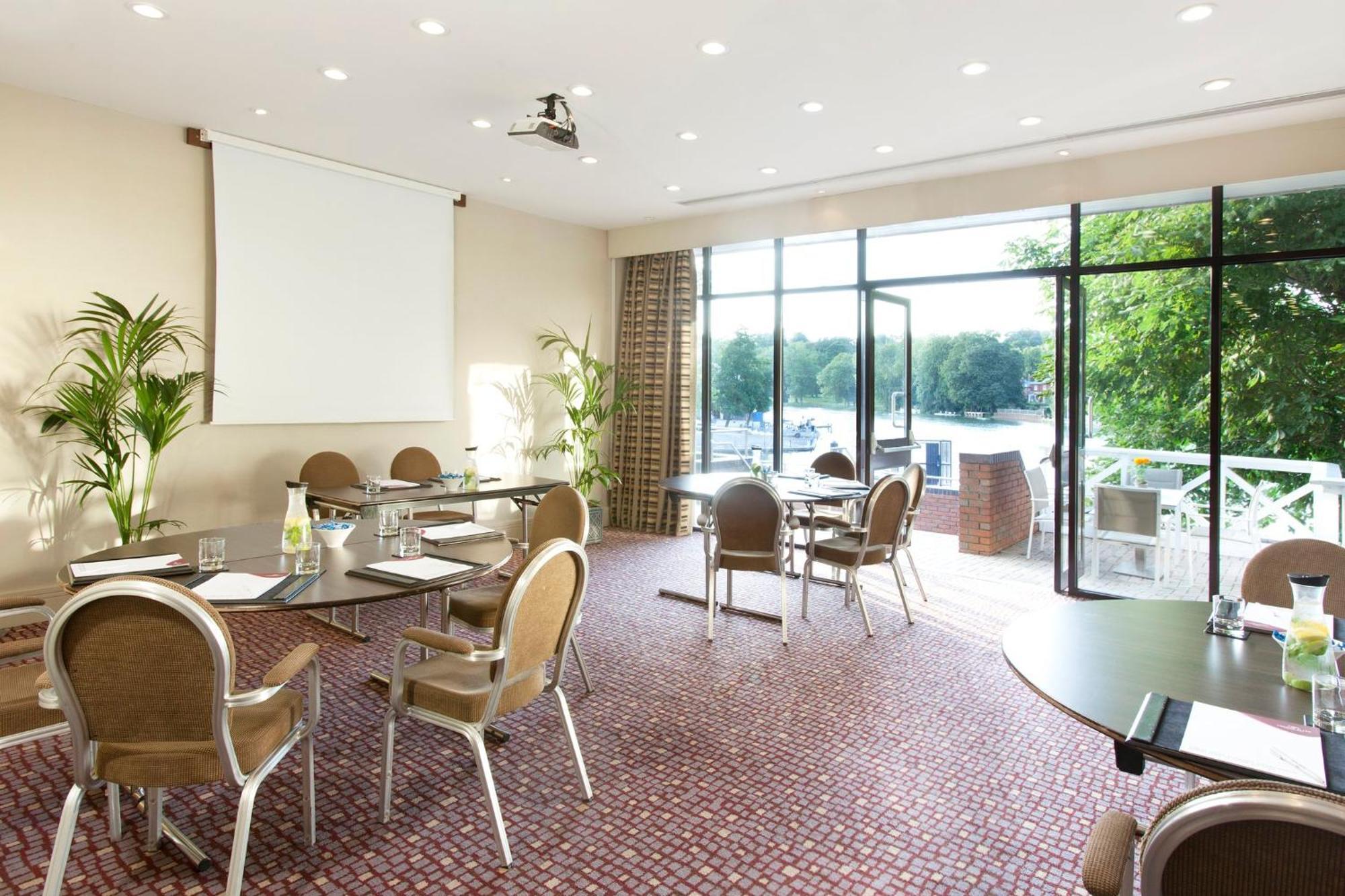 Crowne Plaza Reading Hotel Exterior photo